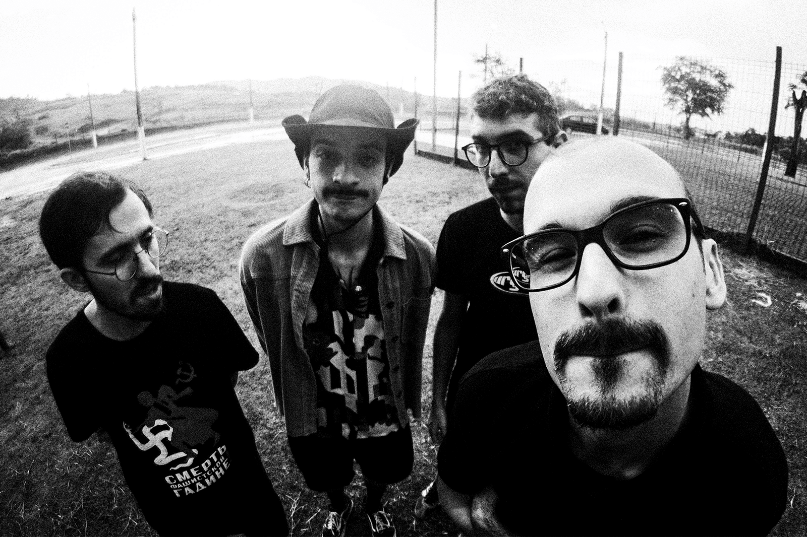 Este Lado Para Cima — Emo / Indie
